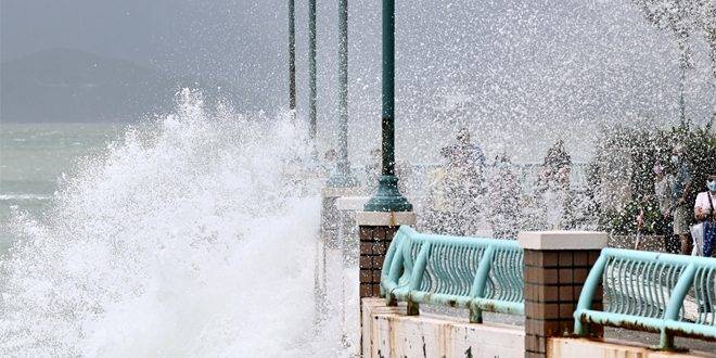 العثور على 12 جثة بعد غرق رافعة عائمة جنوب الصين