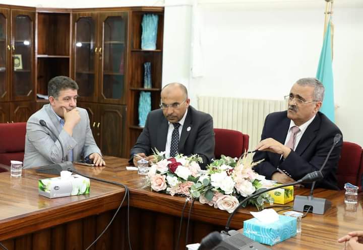 الضمور يجتمع مع الفرق البحثية والعلمية في جامعة آل البيت
