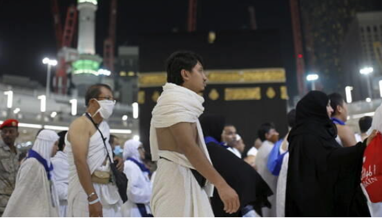 الأفواج الأخيرة من الحجاج يؤدون طواف القدوم قبيل يوم التروية