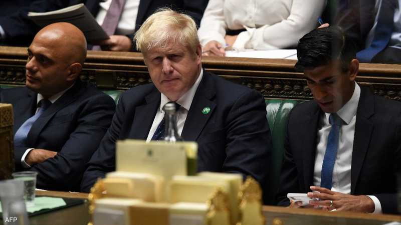 رغم الاستقالات.. بوريس جونسون عازم على البقاء في منصبه