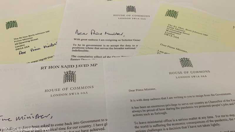 فقدت ثقتي بك.. رسائل استقالة قاسية من وزراء جونسون