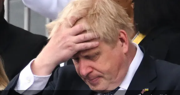 من حفلات كورونا إلى شفير الإقالة.. ماذا حدث لجونسون؟