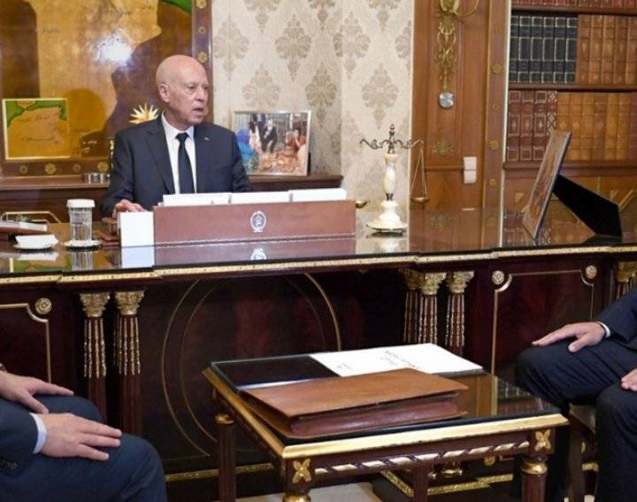 قيس سعيد يدعو إلى وضع حدّ لمظاهر الفوضى في بعض المطارات التونسية