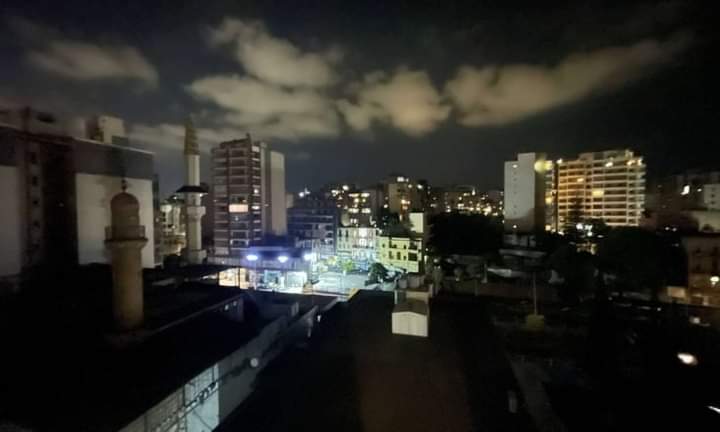 لبنان بلا كهرباء بعد توقف مشغّل معملي الزهراني ودير عمار وغياب التغذية عن المطار والمرفأ ومضخّات المياه