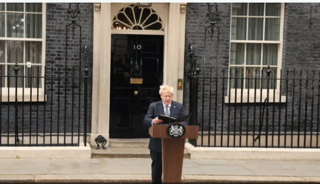 بوريس جونسون يعلن التنحي عن زعامة حزب المحافظين