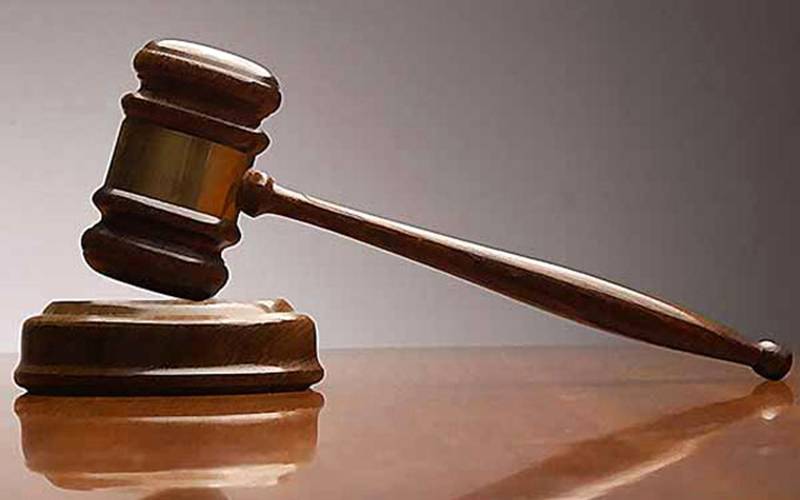 فتاة تطالب بـ 50 ألف درهم عن إتلاف قميصها