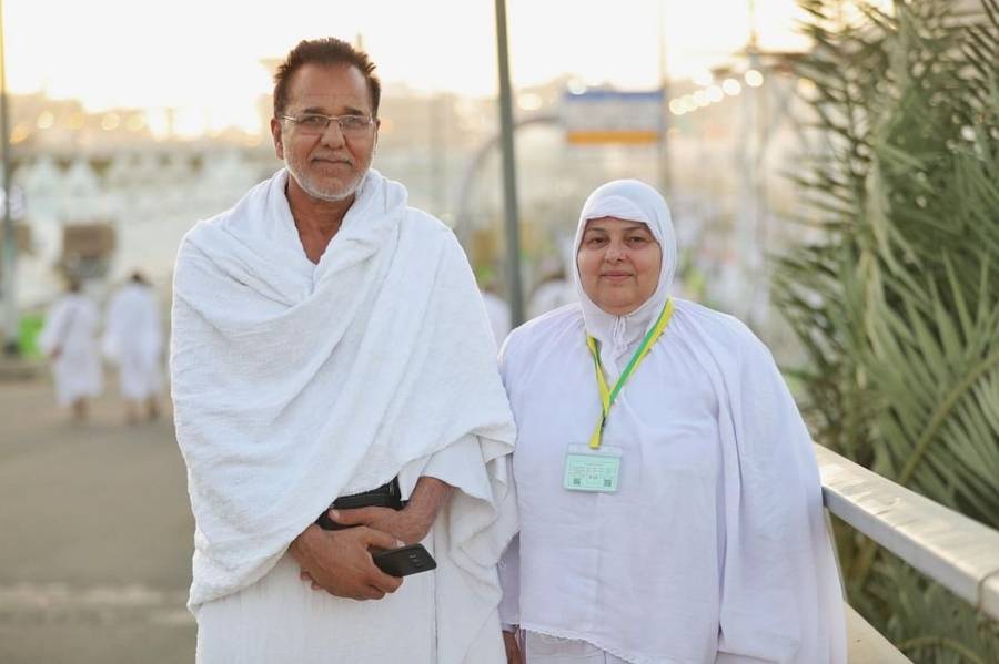 والد الطبيبات الثلاث أعيش فرحة تخرج بناتي في أطهر البقاع