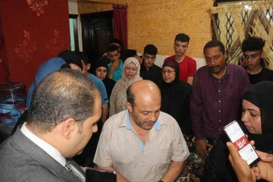 بعد صدور الحكم.. والد نيرة أشرف يتقبل العزاء بابنته