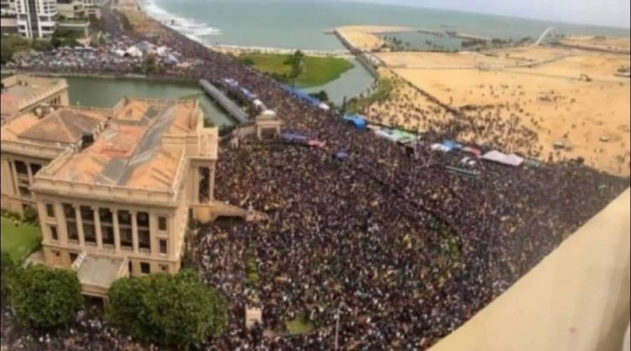 سريلانكا : المتظاهرون يتجولون بالقصر