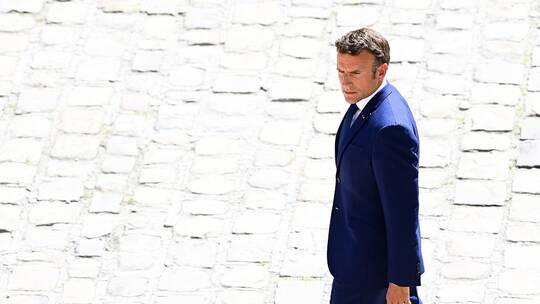 البرلمان الفرنسي يقترح إجراء تحقيق في الصفقة السرية بين ماكرون وأوبر