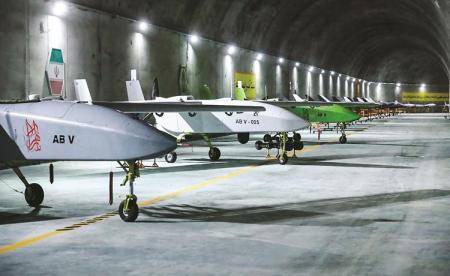 البيت الأبيض: إيران تستعد لتزويد روسيا بمئات الطائرات المسيرة