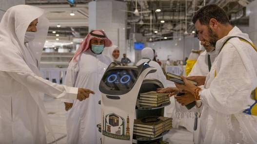 بدء توزيع مليون نسخة من المصاحف الشريفة على الحجاج المغادرين والاستعانة بروبوت