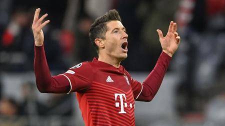 ليفاندوفسكي يتلقى تهديدات بالقتل بسبب برشلونة