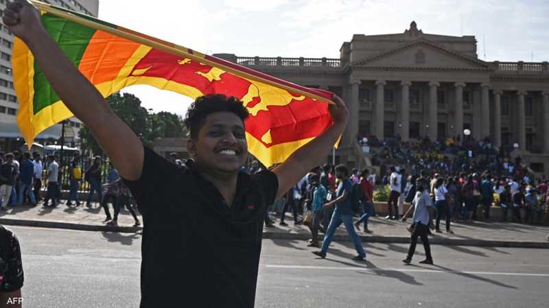 رئيس وزراء سريلانكا يدعو لرد حازم على المتظاهرين