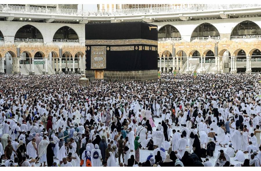 السعودية تُعلن فتح التقديم لطلبات تأشيرات العُمرة