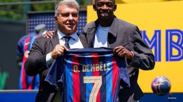 ديمبيلي يجدد عقده مع برشلونة لعامين