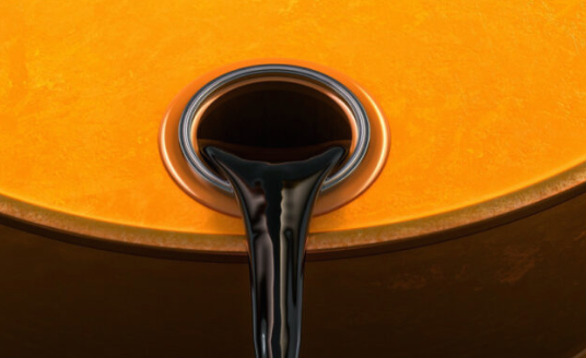 تباين أداء أسعار النفط دون حاجز 100 عالميا للبرميل