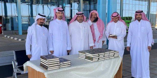 السعودية..توزيع هدية على الحجاج العراقيين المغادرين عبر منفذ جديدة عرعر