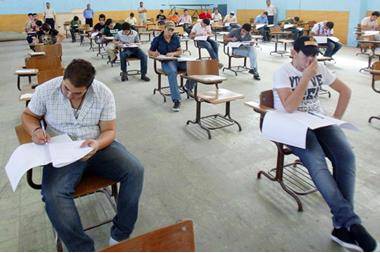 طلبة التوجيهي الأدبي يبدون ارتياحهم حول امتحان العلوم الاسلامية