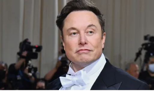 إيلون ماسك يطلب عدم إجراء محاكمة قبل العام المقبل بشأن تويتر