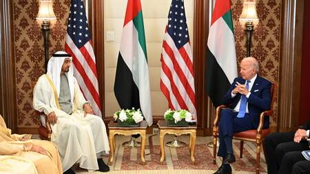 بايدن يدعو الرئيس الإماراتي لزيارة واشنطن