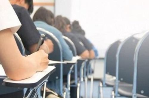 طلاب التوجيهي: امتحان الانجليزي سهل والوقت غير كاف