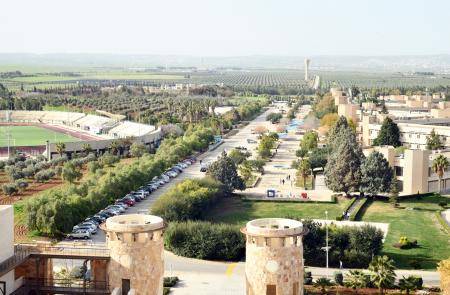 العلوم والتكنولوجيا تنهي استعداداتها لحفل تخريج طلبتها