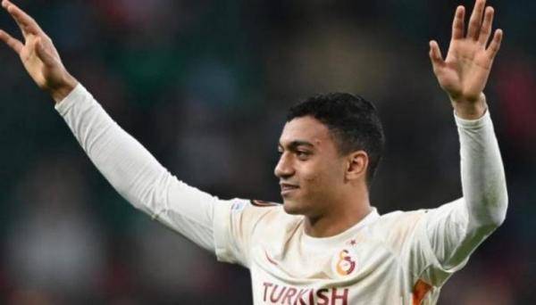 مصطفى محمد يودع جالطة سراي بالدموع