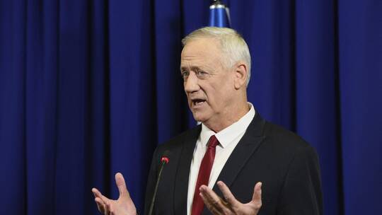 وزير الدفاع الإسرائيلي يهدد بحرق لبنان