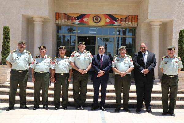 مذكرة تفاهم بين الخدمات الطبية وجامعة العلوم والتكنولوجيا بمجال البحث العلمي