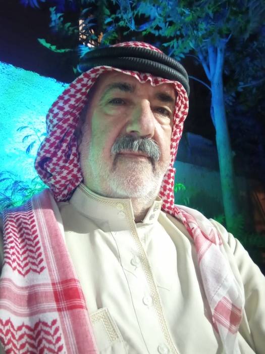 من يستحق أن يقال عنه شيخ