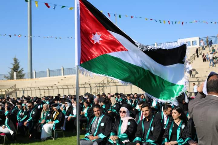 جامعة الزيتونة الأردنية تحتفي بتخريج الفوج السادس والعشرين من طلبة الكليات العلمية _صور