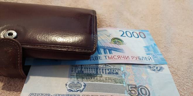 الروبل يسجل أعلى مستوى أمام الدولار في أسابيع