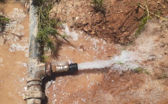 ضبط اعتداءات كبيرة على خطوط مياه رئيسية بجنوب عمان