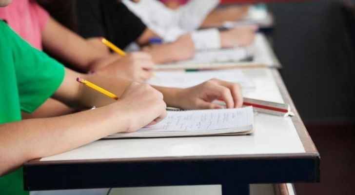 تطوير المناهج: سنبدأ العمل على تطوير مناهج مدرسية جديدة قريبا