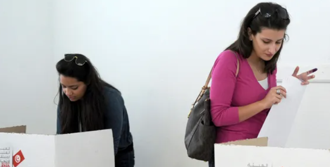 استفتاء تونس.. مراكز الاقتراع في الخارج تفتح أبوابها