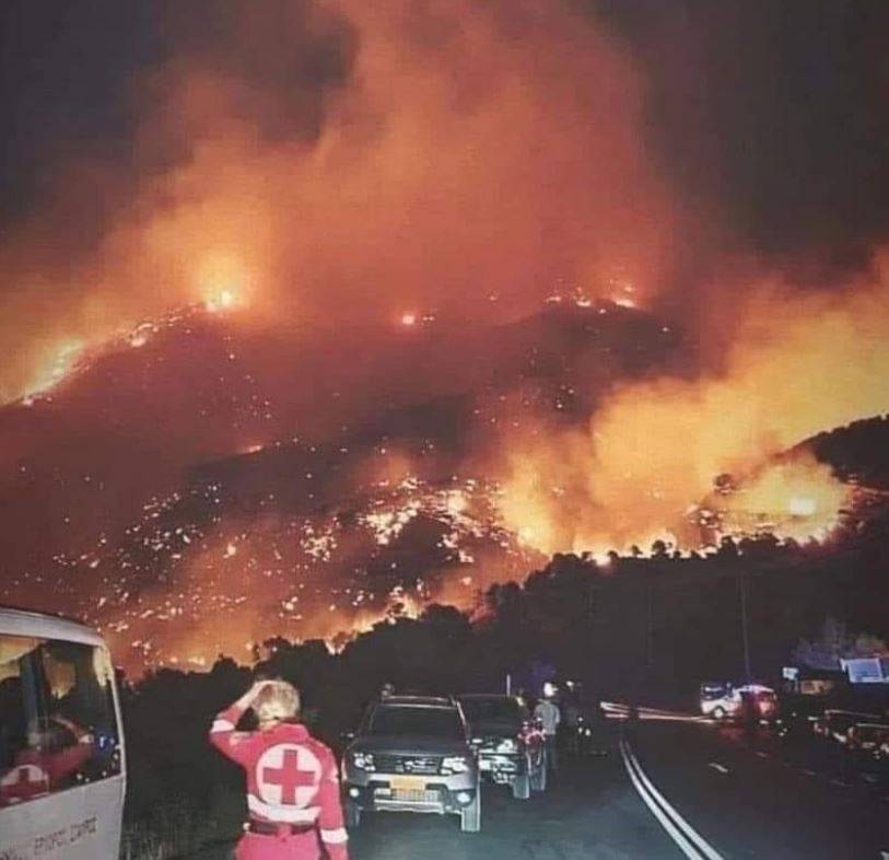 درجة الحرارة تصل إلى 40 درجة في اليونان ونشوب المزيد من الحرائق