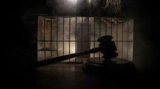 إيران تنفذ أول عملية إعدام علنية منذ أكثر من عامين