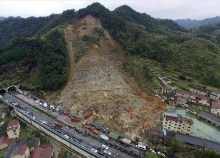 الصين: مقتل 9 أشخاص بانهيار جبلي