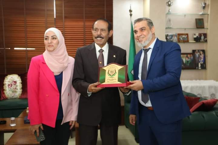 رئيس جامعة جرش يلتقي الرئيس التنفيذي لشركة المعرفة اللامحدودة للنشر والتوزيع المصرية _صور