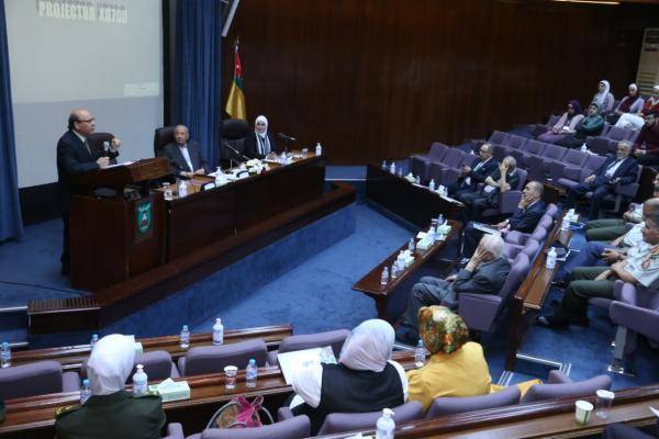 مؤتمرون يشددون على ضرورة وضع تشريعات لتحفيز المعلمين مادياً ومعنويا