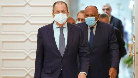 لافروف يمازح الصحفيين عن حظر الغرب تصويره