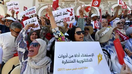 التونسيون يصوتون على مشروع الدستور الجديد...وسط توتر مع المعارضة