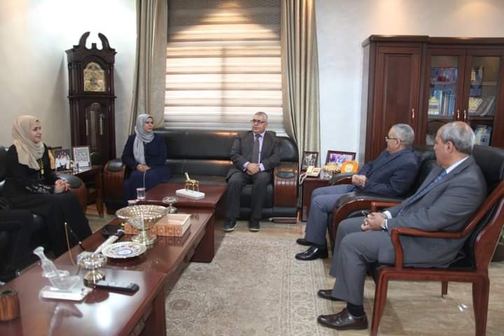 الضمور يكرّم خريجات من آل البيت حصلن على جائزة الملكة رانيا العبدالله للمعلّم المتميّز_صور