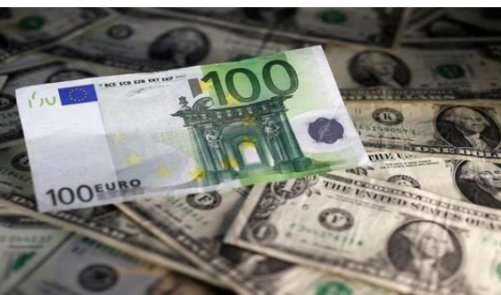 اليورو يرتفع مقابل تراجع الدولار