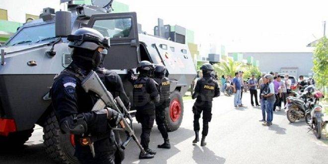 اعتقال 17 إرهابياً في عمليات منفصلة بأندونيسيا