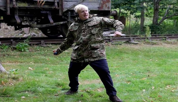 أغربها اللهو بالقنابل.. أشهر زلات بوريس جونسون