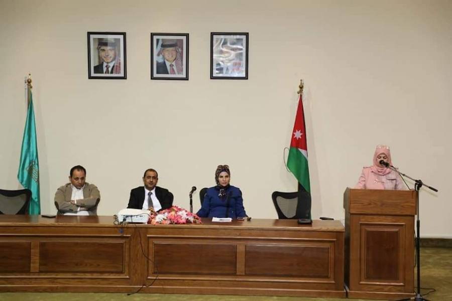 ندوة في ال البيت  الإبتزاز الإلكتروني وأثره على العلاقات الأسرية...صور