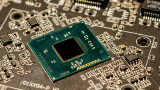 الطلب على أشباه الموصلات يحسن من توقعات نمو اقتصاد تايوان