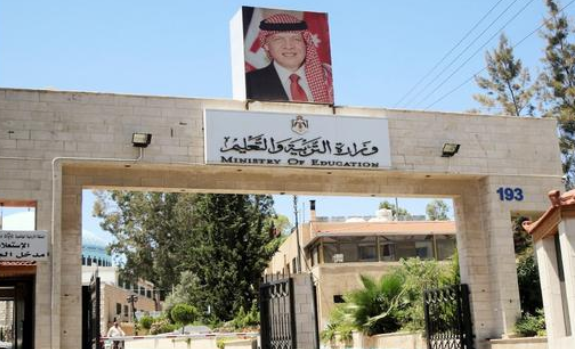 التربية تصدر توضيحا بشأن احالة عطاء شراء اثاث وصرف نفقات لمكافحة الفساد